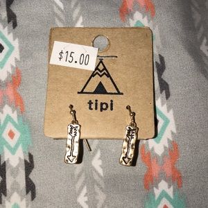 Never worn before earrings/necklace